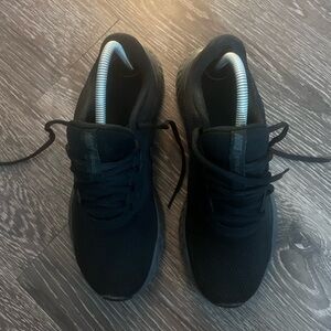 Nike Revolution 5 Men's Black Athletic Shoes size 7